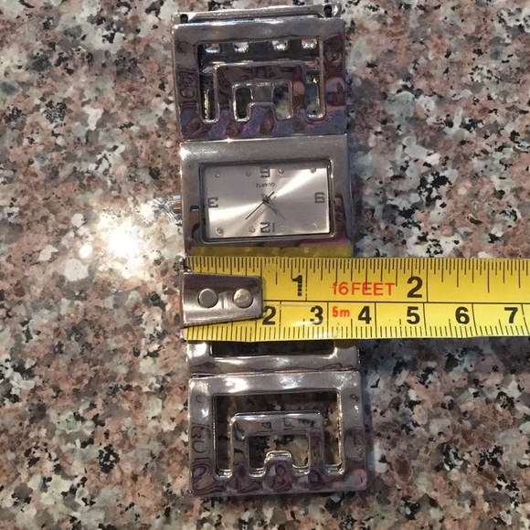 Classy slip on bracelet/watch/batt.-included! - Picture 5 of 6